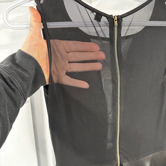 Guess peplum dress with mesh illusion neckline - Picture 3 of 4